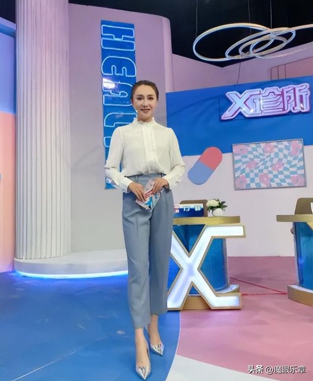 东方卫视主持人翻车事件详情，东方卫视被曝直播事故