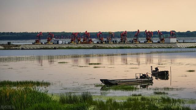 山东东营最富的石油城，航拍石油之城的独特“地标”
