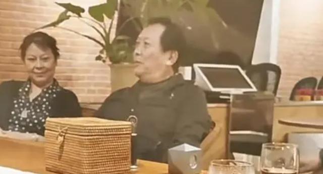 唐国强的妻子是谁，唐国强两段婚姻（唐国强前妻和现任是谁）