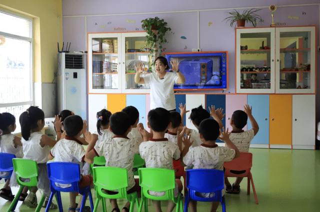 幼师一般工资多少，幼师最低工资一般多少（中小学和幼儿园教师工资那些事儿）