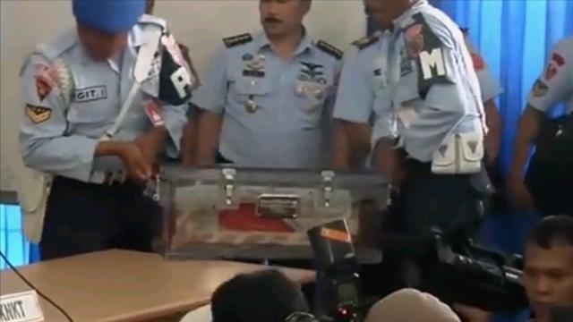 马航mh370坠机全过程，马航MH370事件再现亚航8501神秘消失