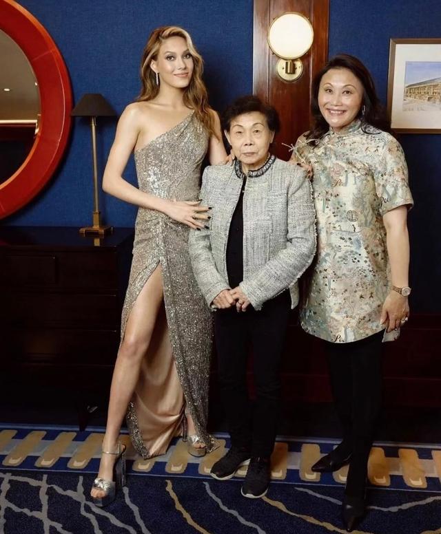 谷爱凌综艺首秀，谷爱凌参加开学典礼