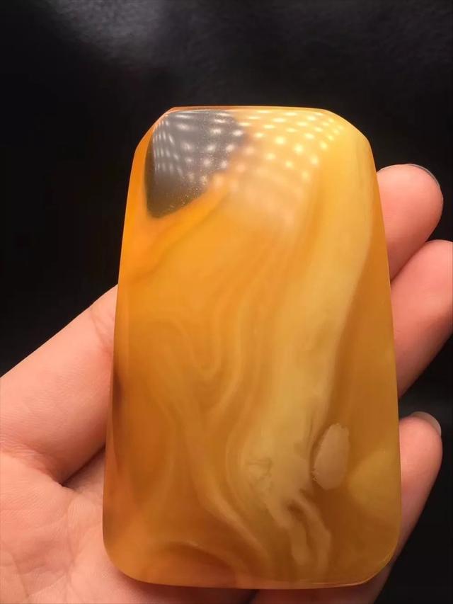 史上最全蜜蜡品种图鉴，看一下你的蜜蜡值不值