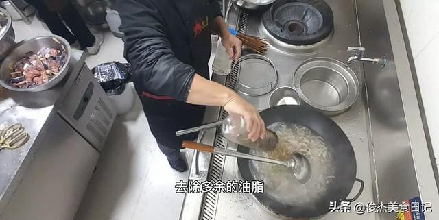 制作肉皮冻方法，做肉皮冻的快速方法（这才是猪皮冻的正确做法）