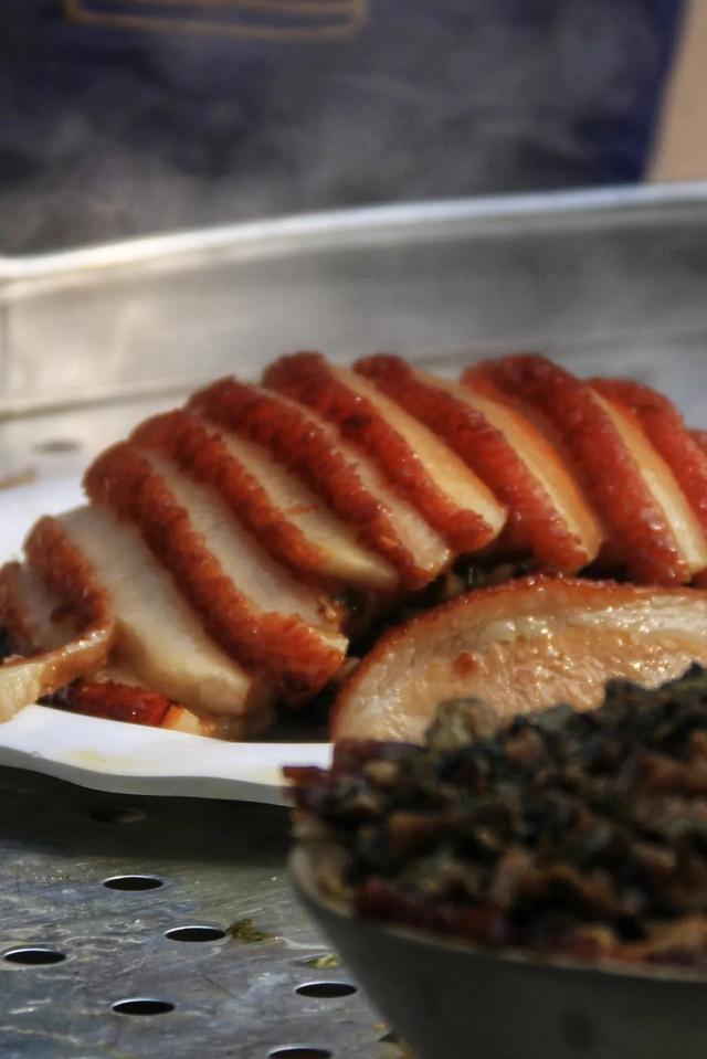 扣肉是哪里的菜，扣肉哪个城市最好吃最有名（为什么芋头会成为“扣肉”这道广东传统名菜中必备的搭配）