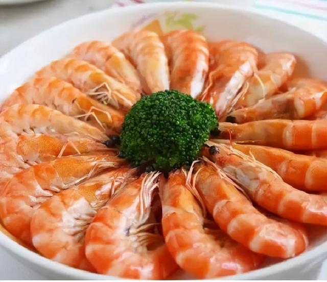 白煮虾要煮多久，白灼虾一般水煮几分钟（大虾煮多久最好吃）
