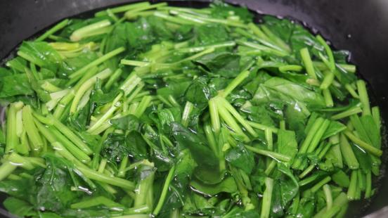 如何在家自制小白菜包子，遇到小白菜别手软