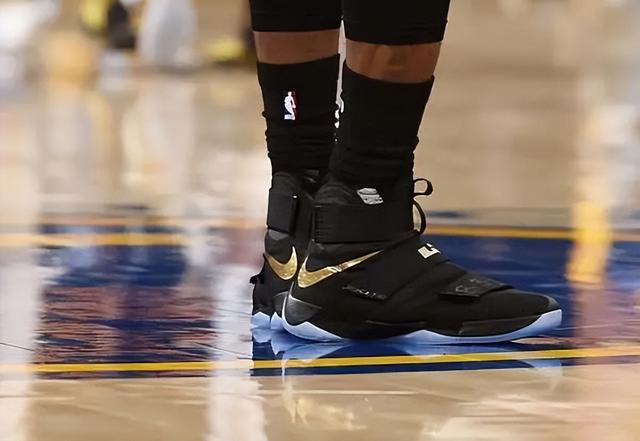 有关詹姆斯的球鞋大全，LeBron系列球鞋回顾盘点