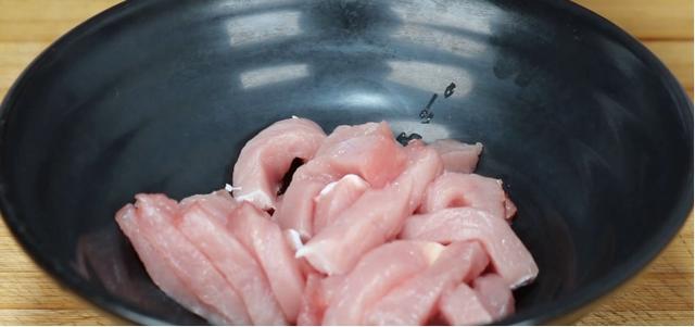 酥肉的制作方法，怎么制作炸酥肉的方法（小酥肉就要这样做）