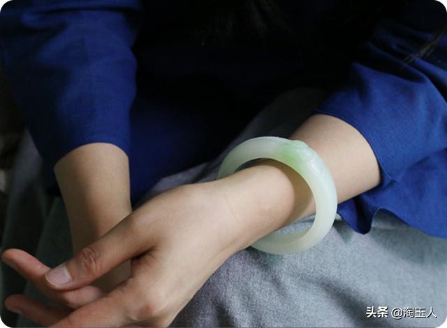 教你如何鉴别玉手镯，关于玉手镯的一切