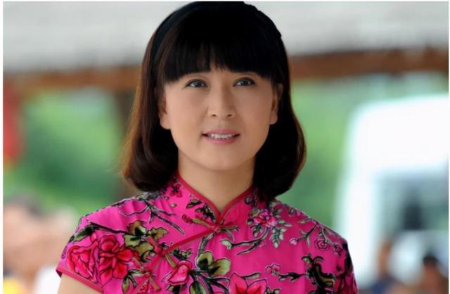 闫学晶赵本山同台，逼走搭档范伟、骂哭闫学晶