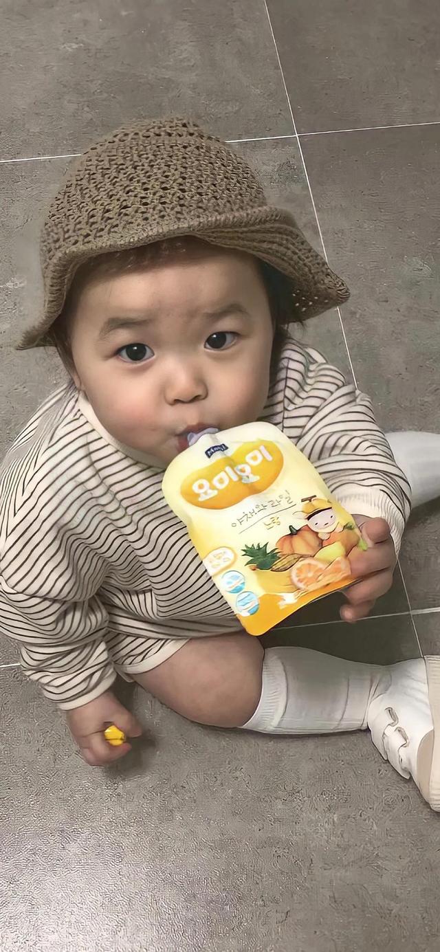 萌娃可爱的壁纸，高清壁纸可爱萌娃