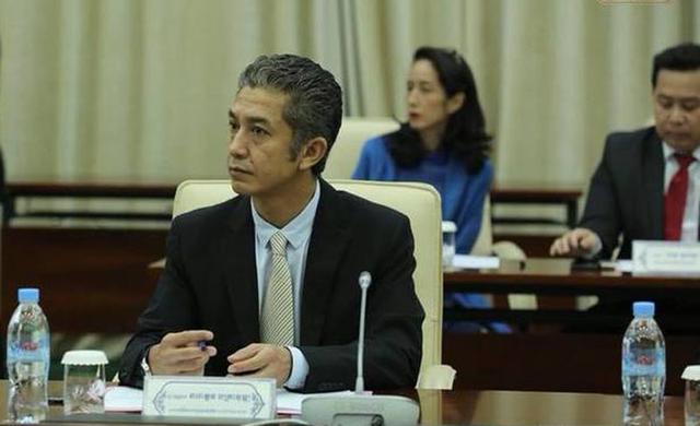 威廉王子年轻时候的样子，柬埔寨王子比威廉王子还帅