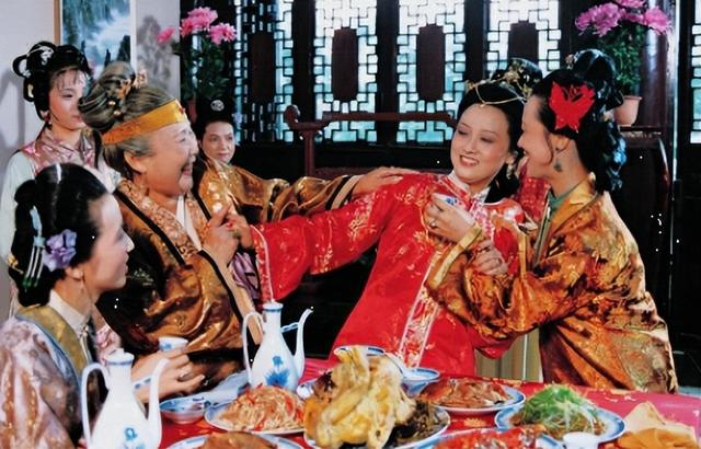 红楼梦新版和原版有什么不同，红楼梦2个版本差距明显