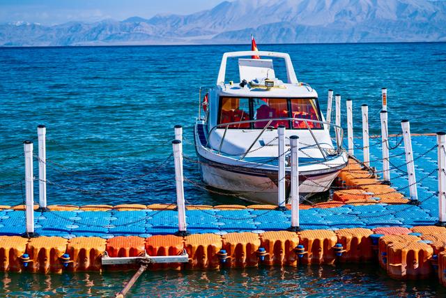 川藏线三色湖，带你走进世界上最偏心的湖