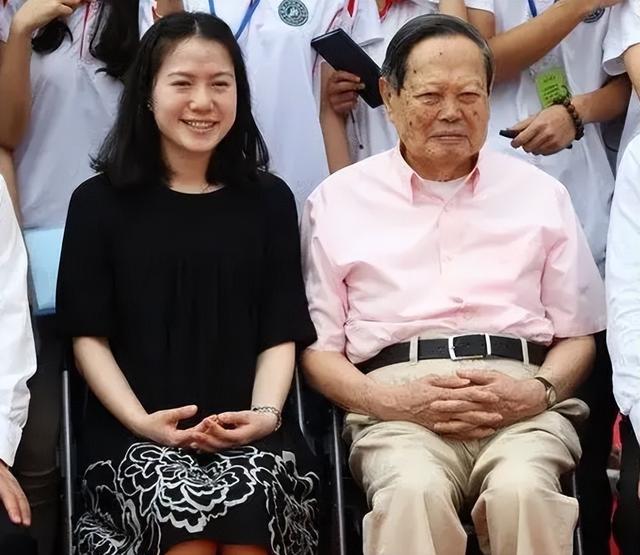 杨振宁和翁帆关系好吗，杨振宁和翁帆携手18年