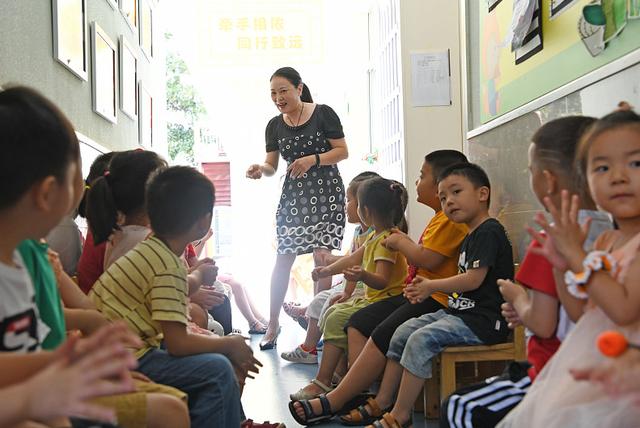 幼师有五险一金吗，幼师掏出工资单（幼师工资多少一个月有编制）