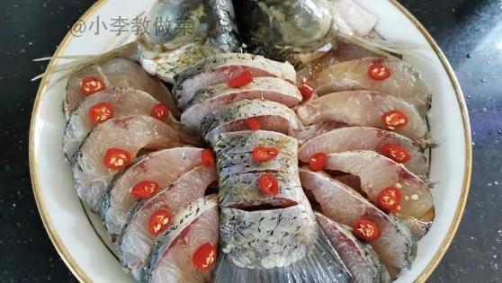 清蒸草鱼怎么做，清蒸草鱼最正确的做法
