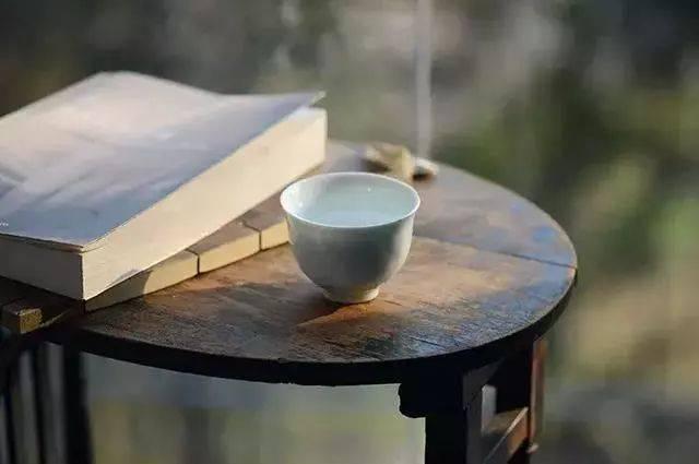 充满诗意的精致生活美文，心怀诗意是为了生活。