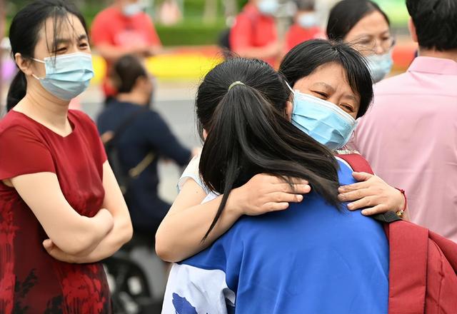 白鹿真实学历，高考送祝福也能翻车