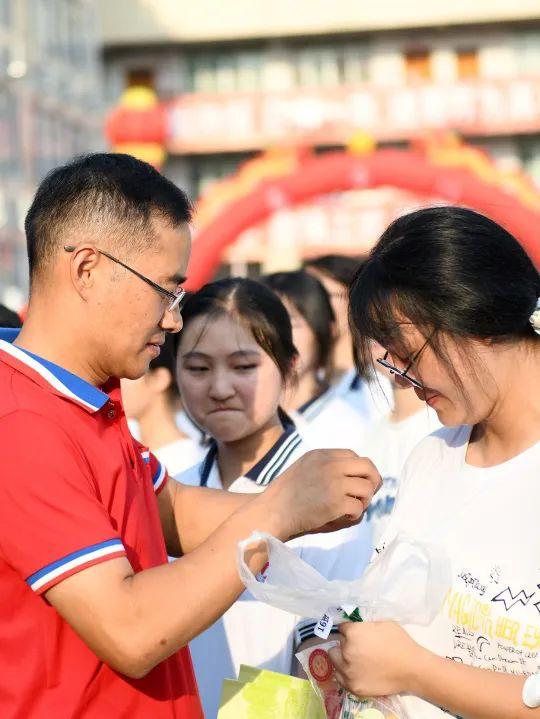 绵阳南山中学实验学校，绵阳南山中学实验学校第十届校庆（四川部分地区中考分数线公布）