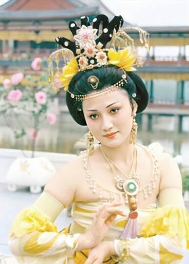 没有整过容的女明星，90年没整过容的女明星（“不老女神”现原形）