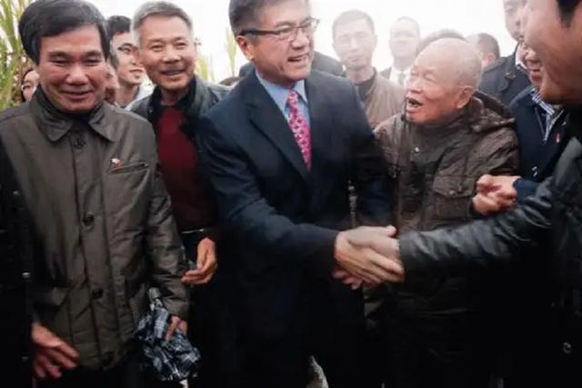 卸任驻华大使的骆家辉疯狂捞金，华裔骆家辉（靠一张中国脸成为美国高官）