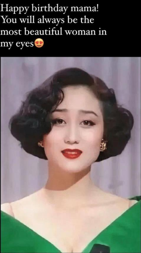 利智和李连杰全家照，李连杰俩女儿回新加坡过节