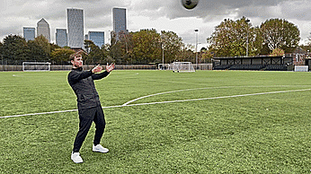 头球标准动作图解，头球的基础知识及如何防守头球