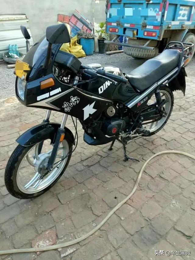 厦门轻骑摩托车，轻骑摩托车种类介绍（轻骑牌15型摩托车送电报的摩托车）