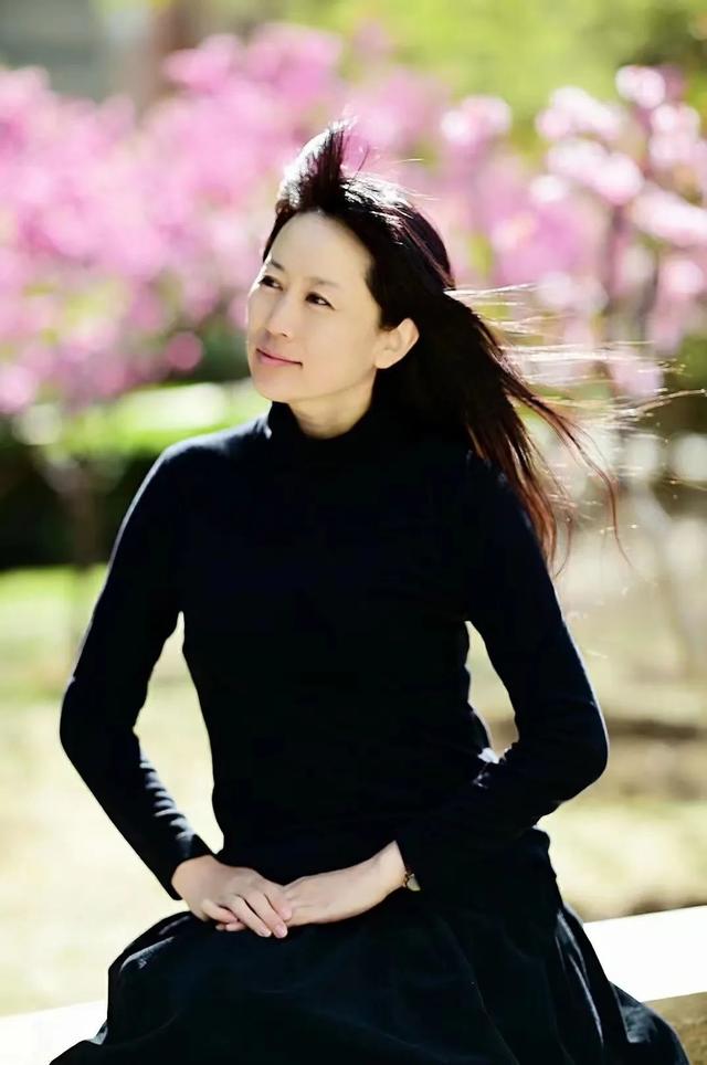 学生徽章图案设计，徽映成趣章