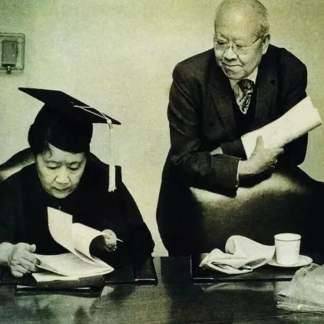 他是袁世凯之孙，袁世凯的后代子孙