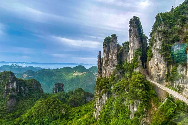 天山神秘大峡谷地貌特征，北纬30度上的大峡谷