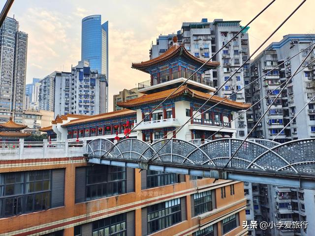重庆解放碑室内游玩景点，重庆大鹅岭景区游人如织