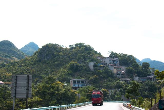 贵州最美的公路介绍，壮美的贵州遵义大发渠特大桥