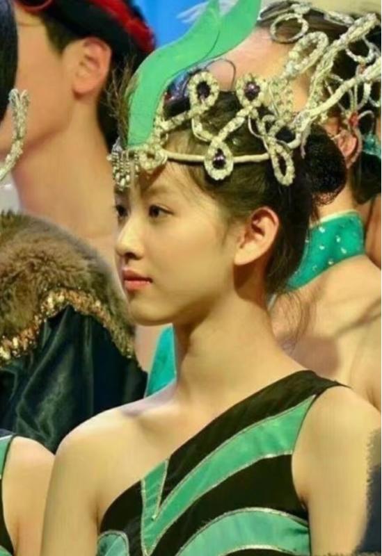 奶茶妹妹章泽天，奶茶妹妹章泽天近照曝光（“奶茶妹妹”章泽天的上位史）