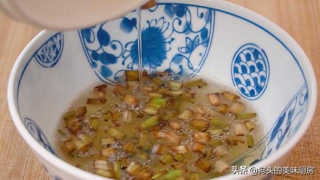 家常馄饨汤怎么调，馄饨汤怎样调制才鲜美（10年店主教你用开水调小馄饨汤）