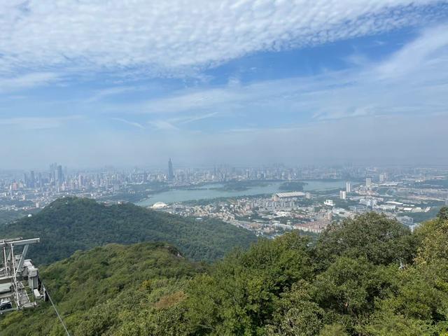 紫金山爬山最佳路线图夜爬，爬山人员小到三四岁的