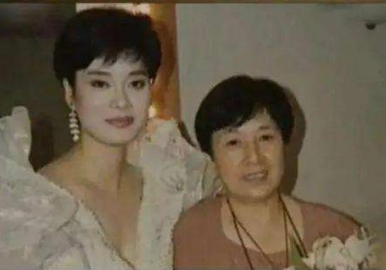 毛阿敏今年多大岁数，毛阿敏40岁嫁给富豪