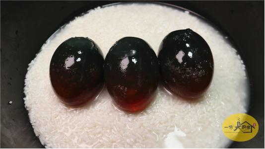 皮蛋怎么做好吃，皮蛋怎么做好吃零基础（做法简单又下饭）