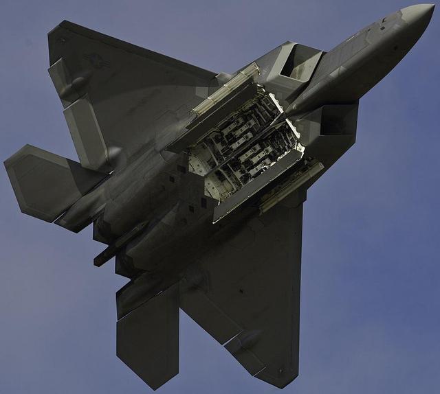 美国f8小型战斗机，美国海军第一款真正超音速舰载机