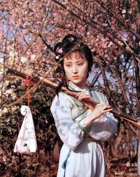 吴碧霞 红楼梦，吴碧霞红楼梦歌曲全集（交响音乐《红楼梦序曲》《枉凝眉》更加震撼的艺术享受画面感强）