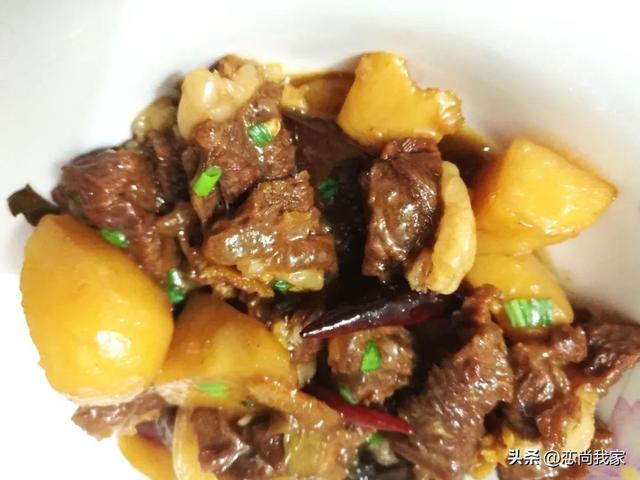 羊肉配什么菜好吃，这个季节吃羊肉配什么菜好吃（羊肉片别总是涮着吃）