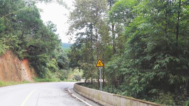 北回归线标志园，昆明墨江北回归线标志园（游客排队喝井水：就会生双胞胎）