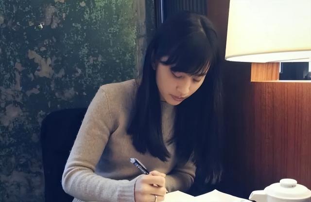 房思琪的初恋乐园原型，房思琪的初恋乐园原型老师现状（而我却说对不起——读《房思琪的初恋乐园》）