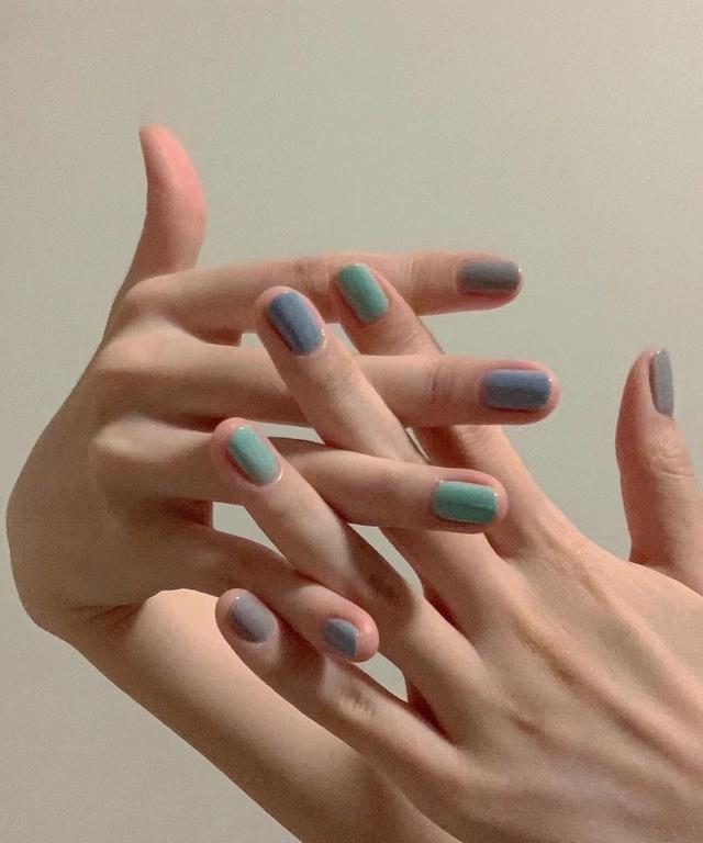 简直太美了非常显手白的一款美甲，20款早春美甲分享