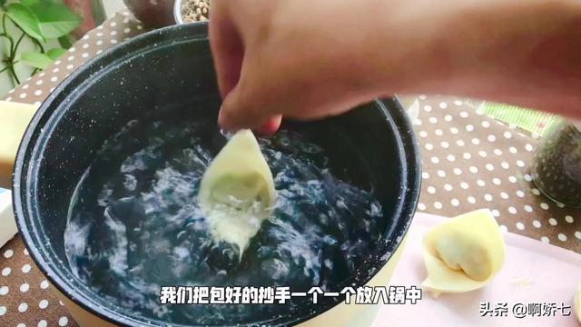 抄手馅怎么调才好吃，不会调馅怎么做出好吃的抄手（抄手馅怎么调才好吃又营养）