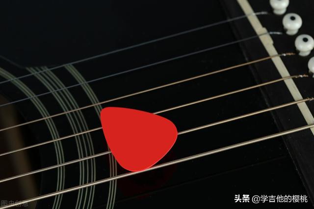 吉他指板音阶图，吉他各调的音阶指法图（有趣、快速的记住吉他指板上的音）