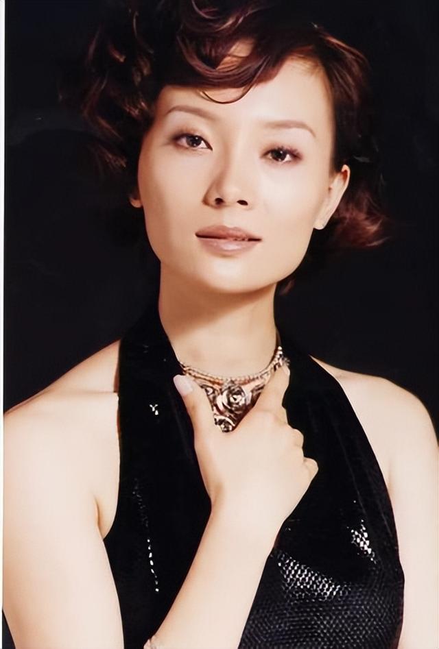 40岁美得让人移不开眼的女明星，这9位40+的“长腿”女星