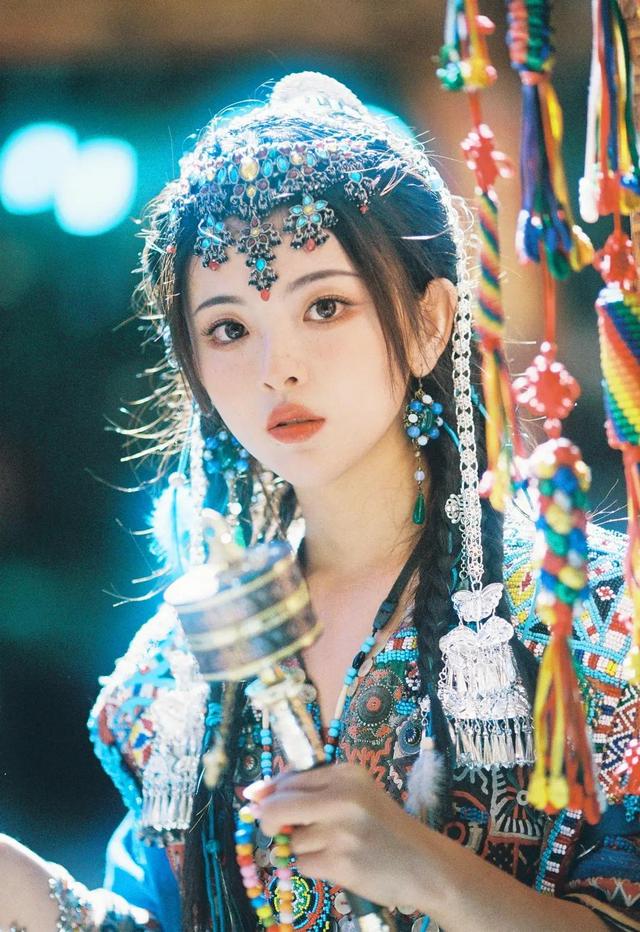 贫民窟女孩爆梗，贫民窟女生（贫民窟女孩一夜爆红）